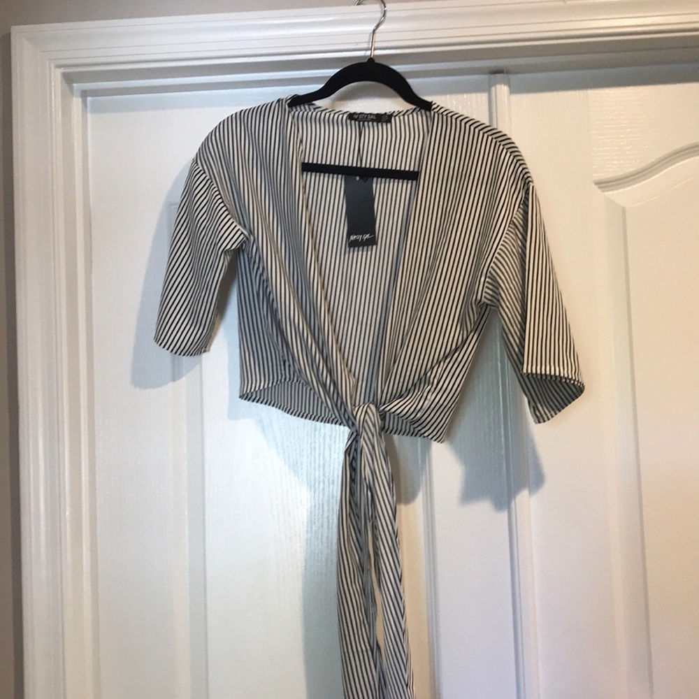 Front tie top